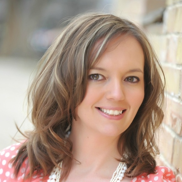 Profile Picture of Jennefer Russell (@jennefer27) on Poshmark