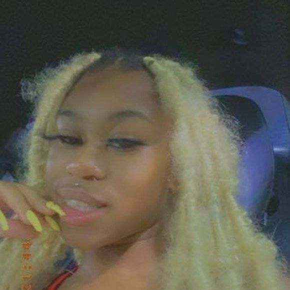 Profile Picture of Kerria Nicolle (@kerrianicolle) on Poshmark