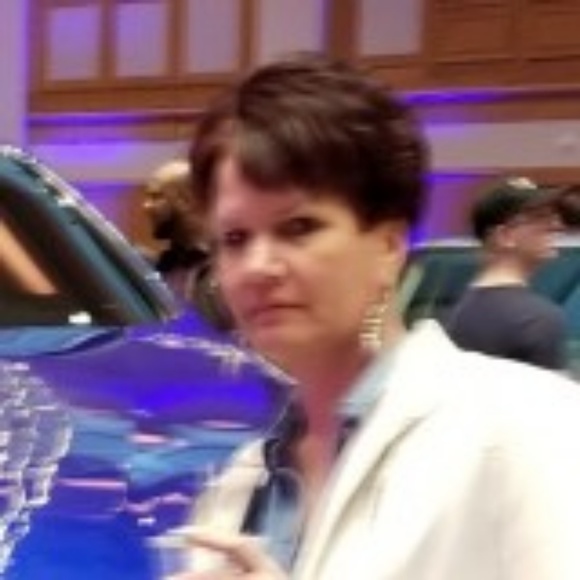 Profile Picture of Karla Fredrickson (@kmf1975) on Poshmark