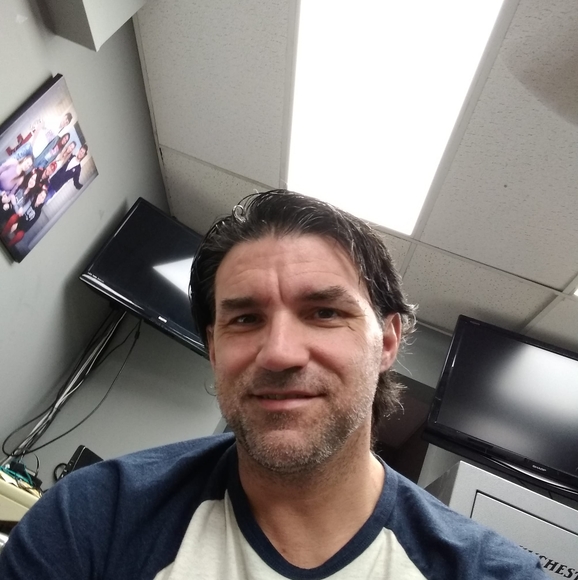 Profile Picture of James Boroff (@boroffjames1976) on Poshmark