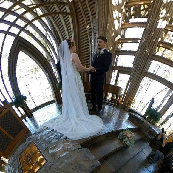 Profile Picture of Leah Helmrich (@leahhelmrich) on Poshmark