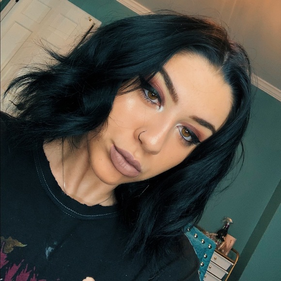 Profile Picture of Gabi Polizzi (@gabipolizzi234) on Poshmark