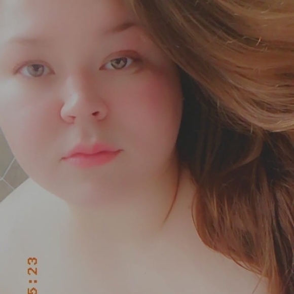 Profile Picture of Natasha Lynn (@natashalynnw) on Poshmark