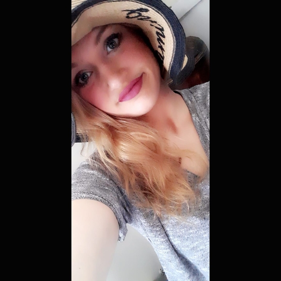 Profile Picture of Page Mckinzey (@pnuttz5695) on Poshmark