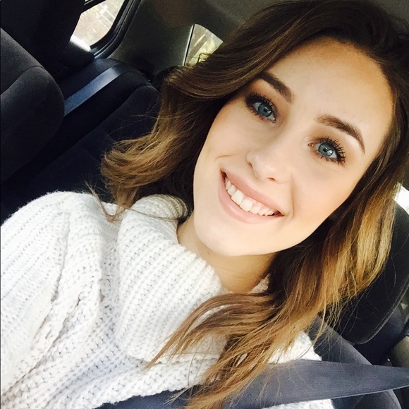 Profile Picture of Danielle Mcclure (@torlina14) on Poshmark