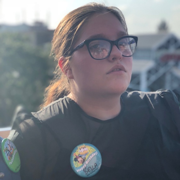 Profile Picture of Bella Pupello (@bellapupello) on Poshmark