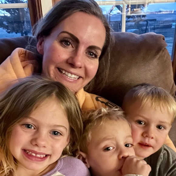 Profile Picture of Kylee Meyer (@mrsmeyer1015) on Poshmark