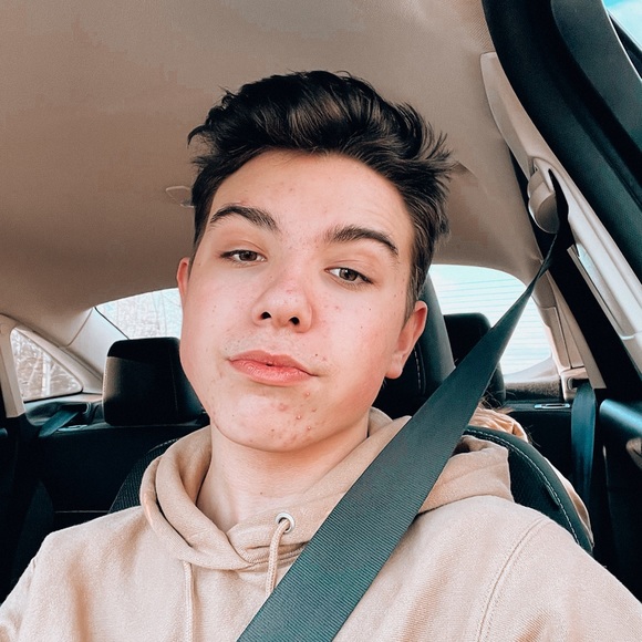 Profile Picture of Logan Johansen (@loganjohansenn) on Poshmark