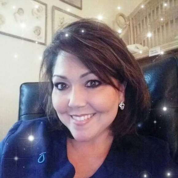 Profile Picture of Robyn Newton (@rn22527157) on Poshmark