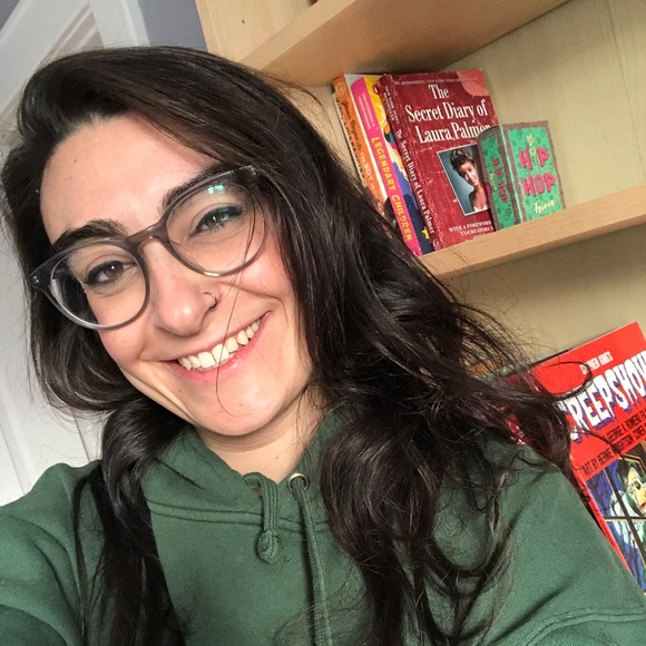 Danielle Cantirino - Poshmark Profile Picture of Danielle Cantirino (@dcantirino) on Poshmark