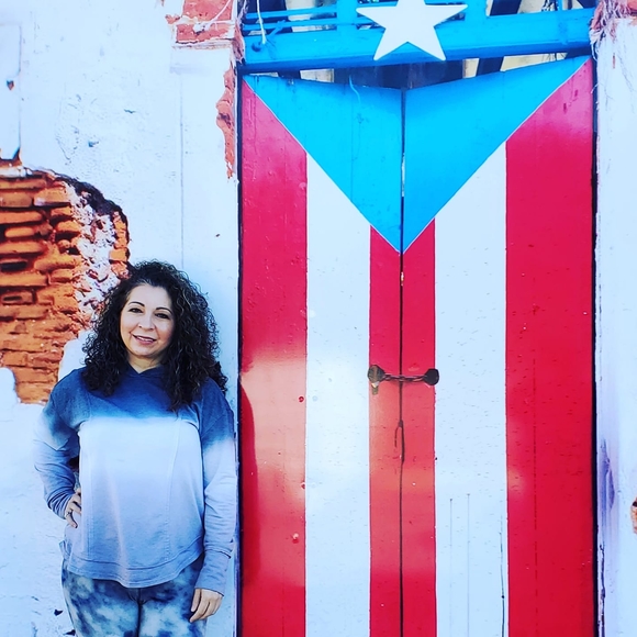 Lara Sanchez - Poshmark Profile Picture of Lara Sanchez (@latinlara1970) on Poshmark