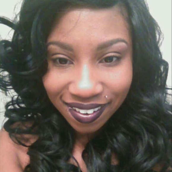 Profile Picture of Ariel Evans (@arielevans165) on Poshmark