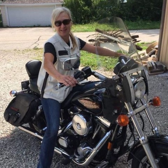 Profile Picture of Cathy Grisko (@catintex) on Poshmark