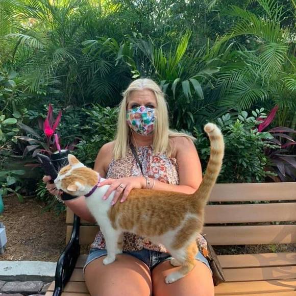 Profile Picture of Yvette Zamboni (@yvette_zamboni) on Poshmark