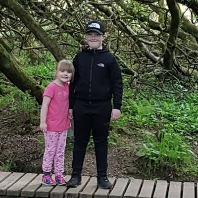 Profile Picture of Lindsay Magee (@linzinwoz76) on Twitter