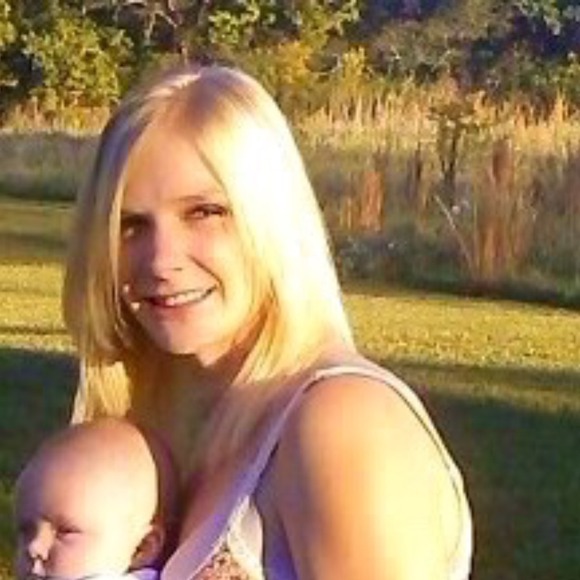 Profile Picture of D'la Armantrout (@kaleighnbryce) on Poshmark