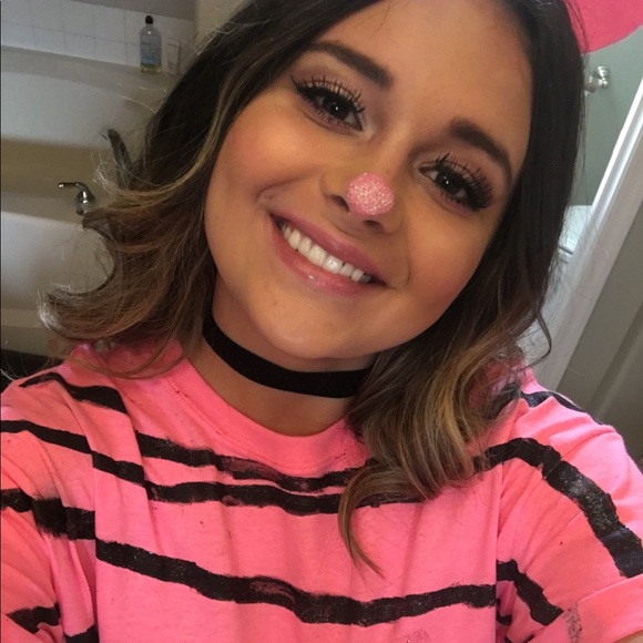 Profile Picture of Callie Toftey (@caltea123) on Poshmark