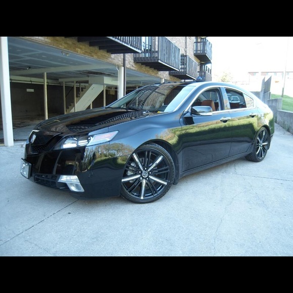 Profile Picture of Jose Tavares (@body1990) on Poshmark