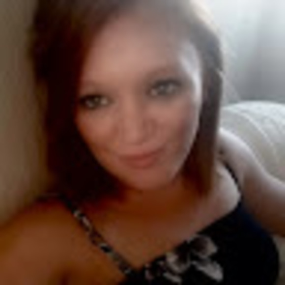 Profile Picture of Sara Fitzpatrick (@sara_bets) on Poshmark
