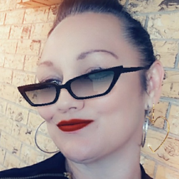 Profile Picture of Lisa Lofton (@lisa_lofton) on Poshmark