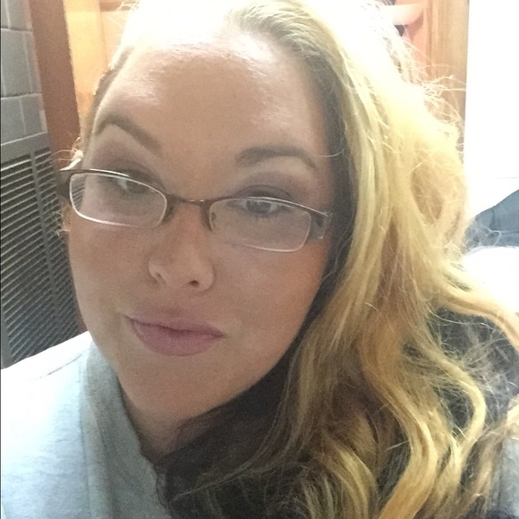 Profile Picture of Melissa Lauro (@melis720) on Poshmark