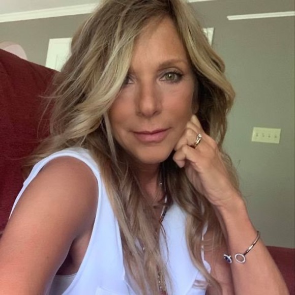 Profile Picture of Marla Adamchik (@babydollsea) on Poshmark