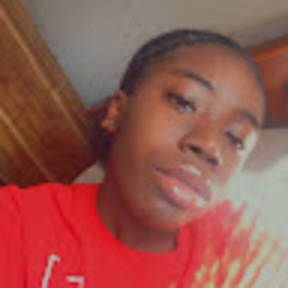 Profile Picture of Deoviona Wormley (@deoviona_) on Poshmark