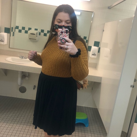 Profile Picture of Amanda Ison (@amandaison25) on Poshmark