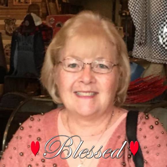 Profile Picture of Carolyn Potts (@carolynspotts) on Poshmark