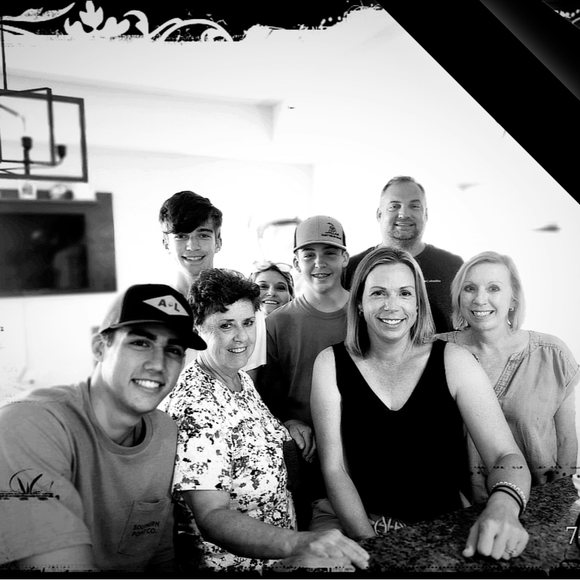 Profile Picture of Annie Prior (@annie_prior) on Poshmark