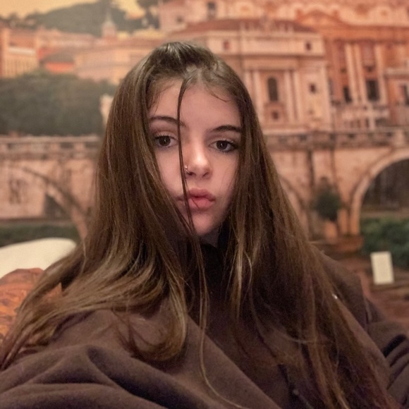 Profile Picture of Emma Notley (@emmanotley) on Poshmark