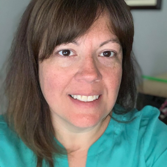 Profile Picture of Amy Shideler (@amy_shideler) on Poshmark