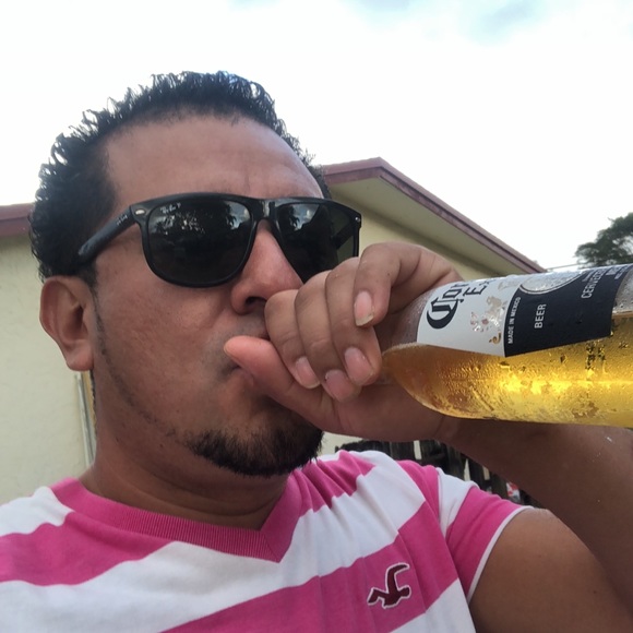 Profile Picture of Hugo Moreno (@travieso917) on Poshmark