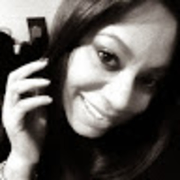 Profile Picture of Ruby Singh (@rubysingh212) on Poshmark