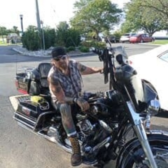 Profile Picture of Michael Winner (@haha13691369) on Poshmark