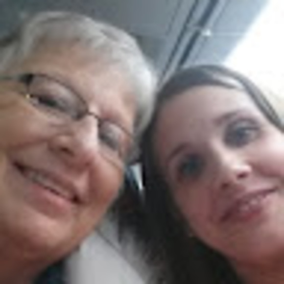 Profile Picture of Heather Rees (@hdjacobson) on Poshmark