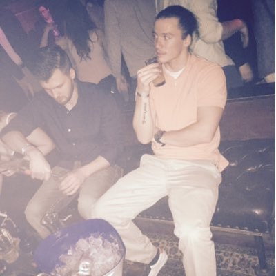 Profile Picture of Travis Butts (@imthatwhitedude) on Twitter