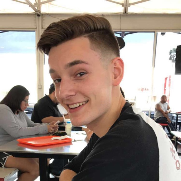 Profile Picture of Blake Willis (@blakewillis500) on Poshmark