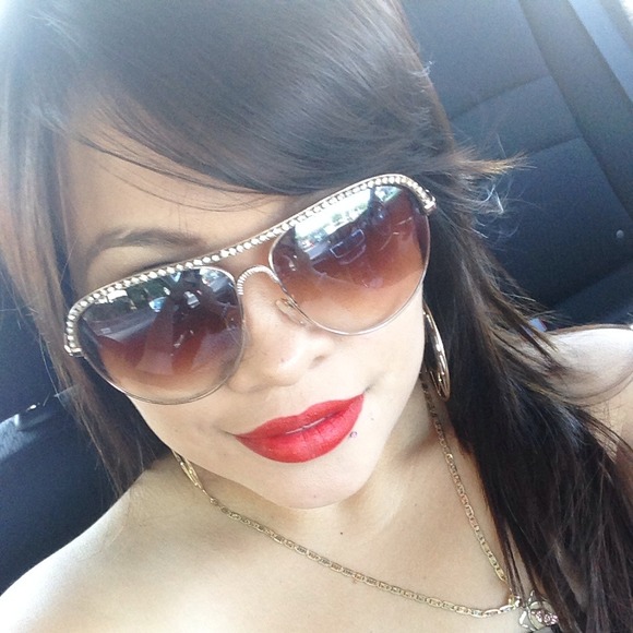 Profile Picture of Anna Birrueta (@platano2890) on Poshmark