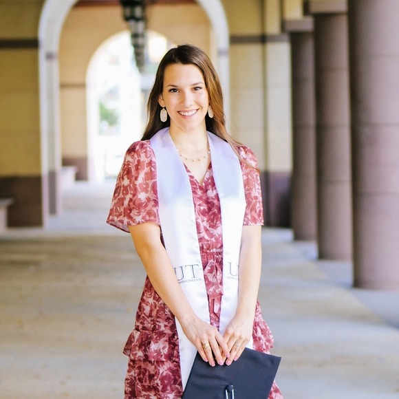 Profile Picture of Claire Zurovec (@clairezurovec) on Poshmark