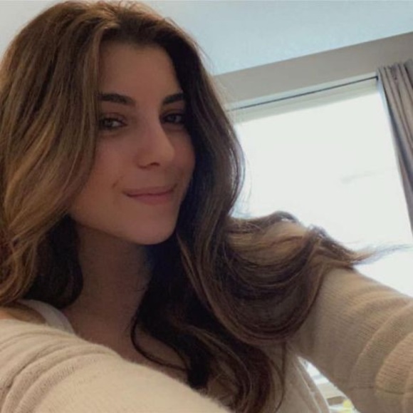 Profile Picture of Ariana Papalambropoulos (@arianapapala117) on Poshmark