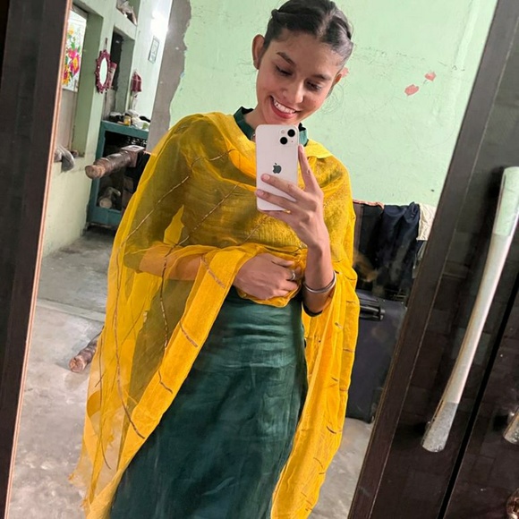 Amrit Kaur - Poshmark Profile Picture of Amrit Kaur (@amrit_kaur01) on Poshmark