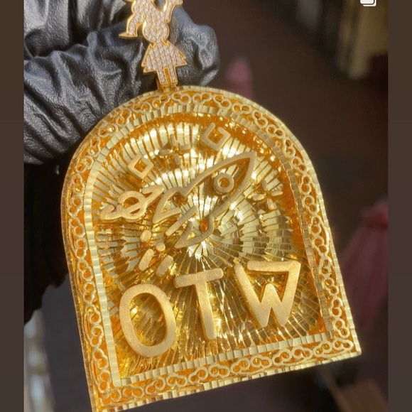 Profile Picture of Robert Rozelle (@flyboyt) on Poshmark