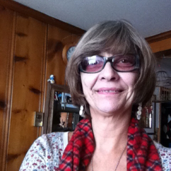 Profile Picture of Deborah Milewski (@moonie57) on Poshmark