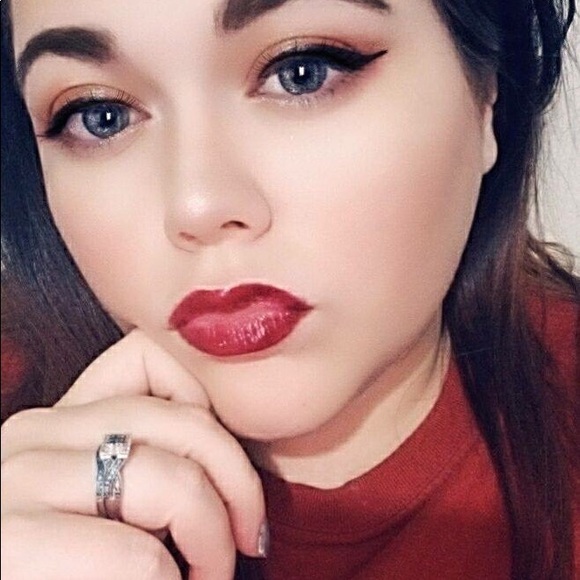 Profile Picture of Shay Stebler (@paparazziglam) on Poshmark