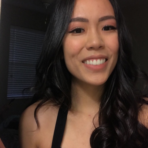 Profile Picture of Linh Ly (@linhhhly) on Poshmark