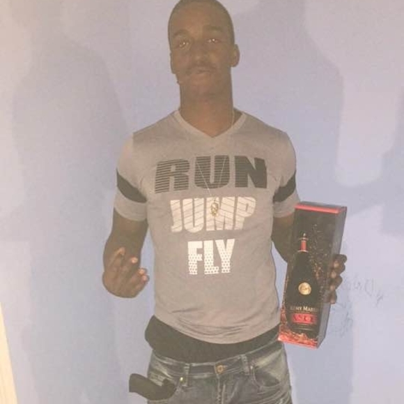 Profile Picture of Lindell Irving (@gmoney234312) on Poshmark