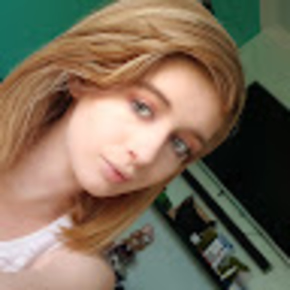 Profile Picture of Jordii Rowbottom (@jordiirowbottom) on Poshmark