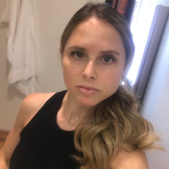 Profile Picture of Ariela Fleckner (@arielafleckner) on Poshmark