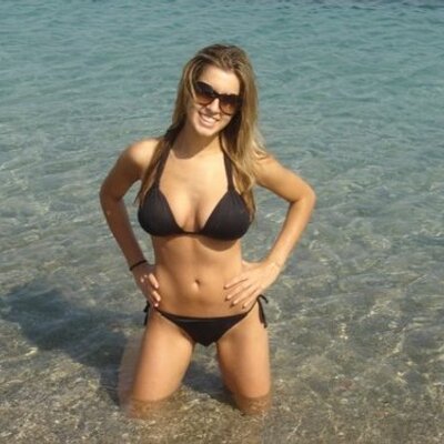 Profile Picture of  ♥ Nancy  ♥ (@nancy_beatrix) on Twitter